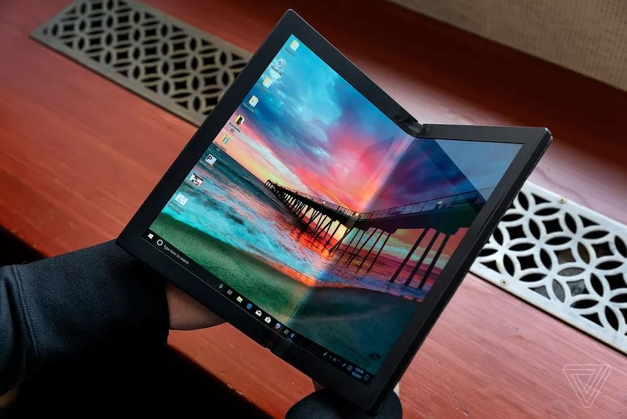 Lenovo: ecco il primo portatile al mondo con schermo flessibile