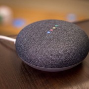 Google, in test nuovo firmware per alcuni smart speaker meno recenti