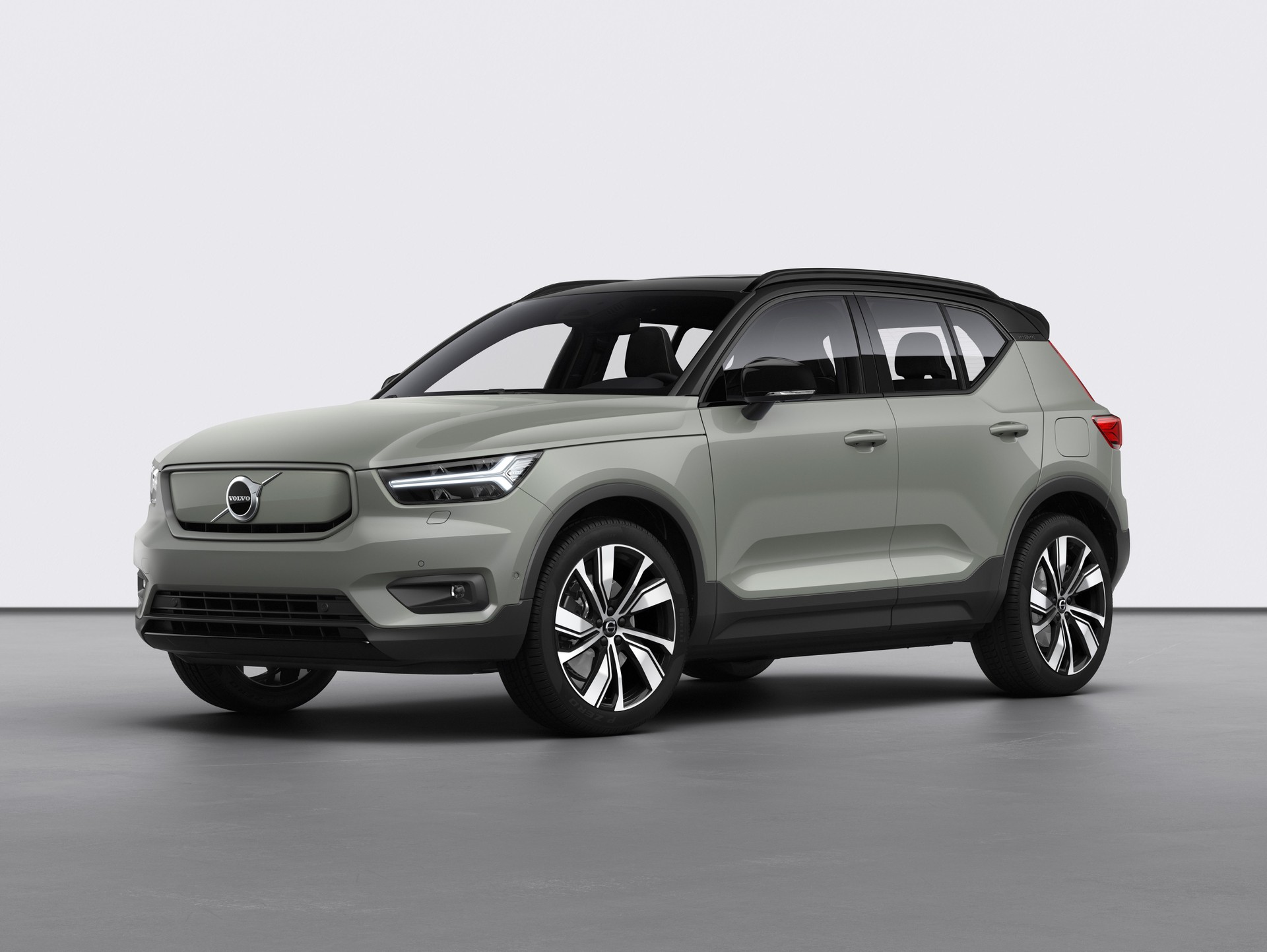 volvo-ottimizza-l-autonomia-delle-sue-elettriche-con-range-assistant