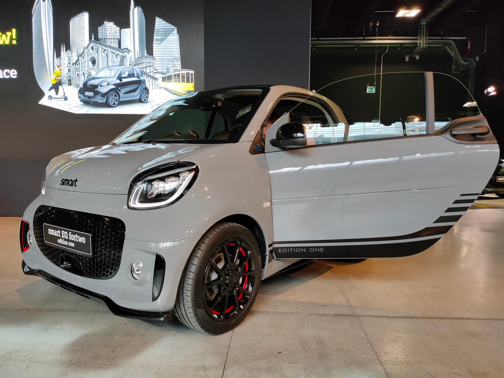 Smart EQ fortwo, arriva la nuova versione speciale racingred 