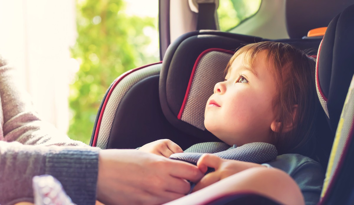 Seggiolini antiabbandono obbligatori dal 7 novembre per bimbi