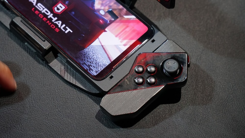 Asus ROG Phone ha personalità tra gli smartphone da gaming (video anteprima)