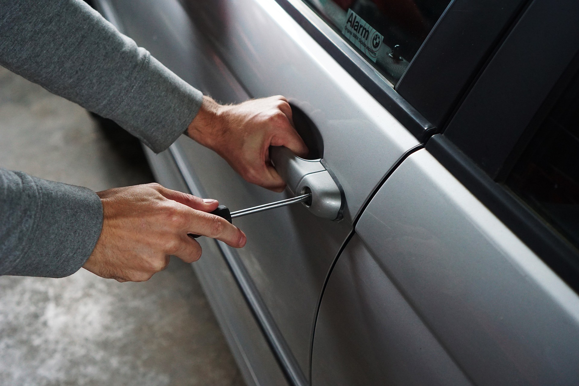 LoJack, Vehicle thefts are increasing in Italy.  Panda and the 500 most stolen cars