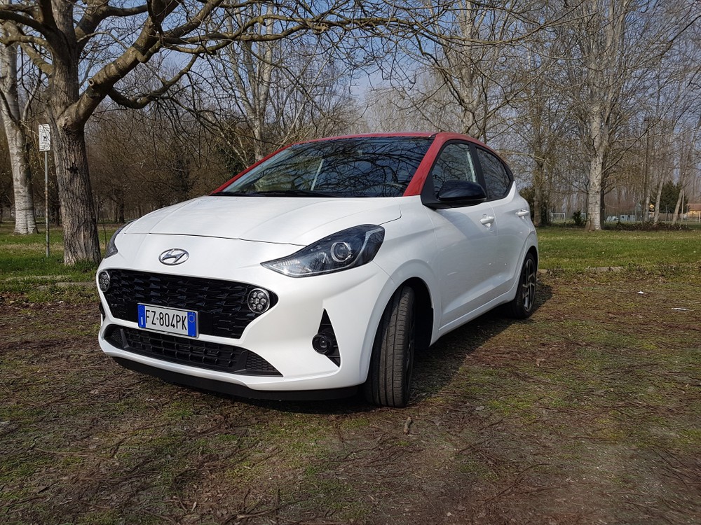 Hyundai i10: costa come la Panda ma è più tecnologica e sicura 