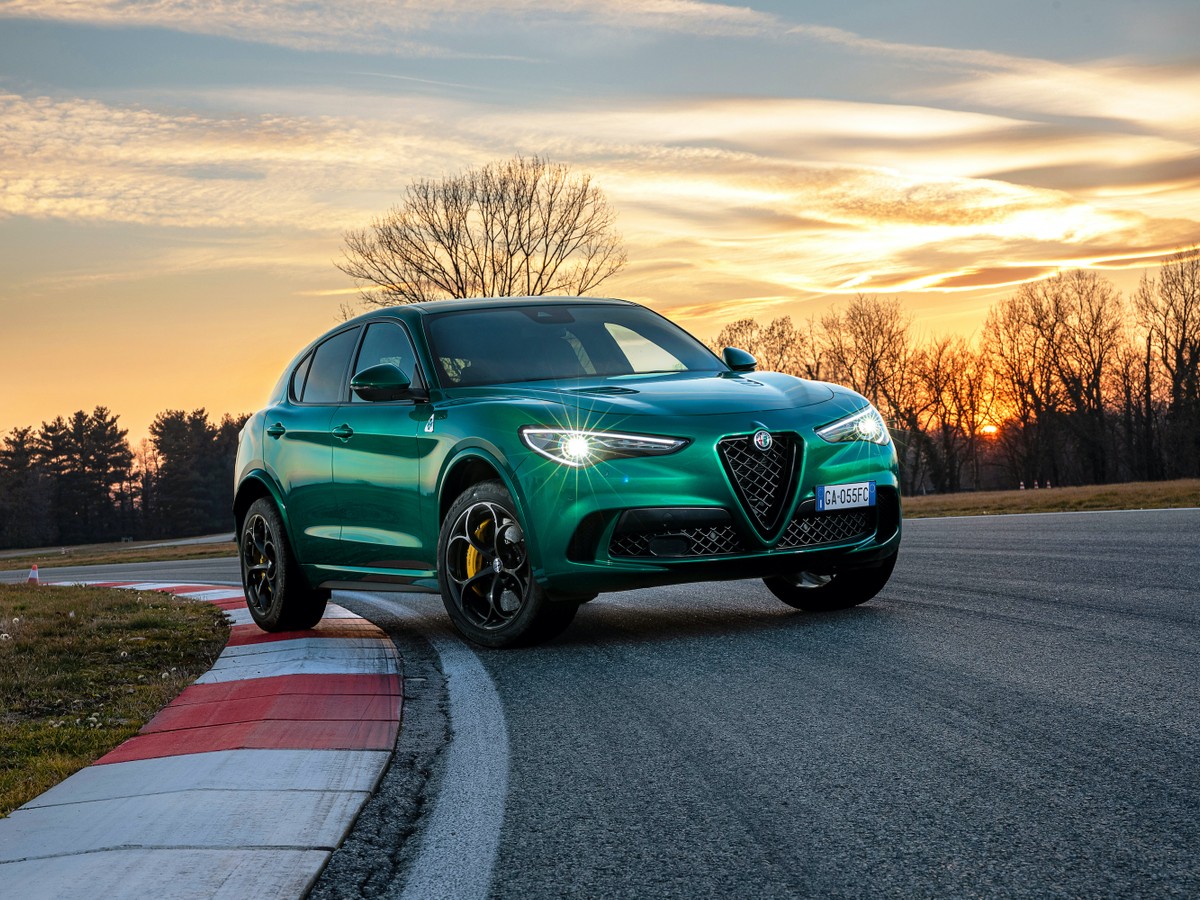 Alfa Romeo Giulia e Stelvio Quadrifoglio 2020: caratteristiche, motori,  immagini e prezzi 