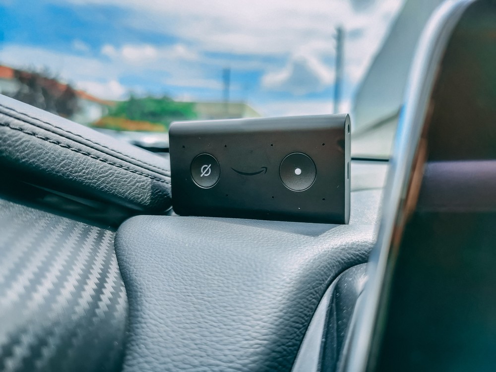 Recensione  Echo Auto: per portarsi Alexa anche in macchina 