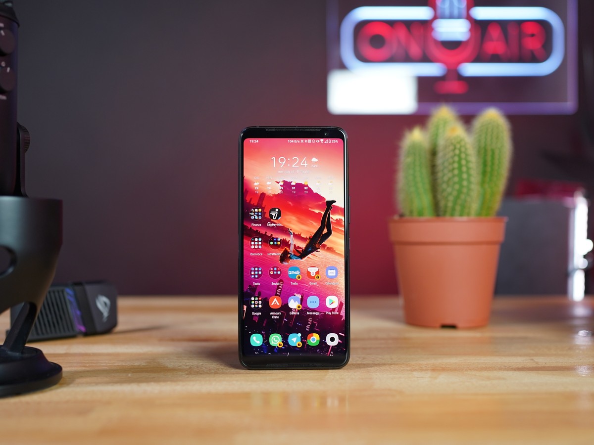 Recensione Asus Rog Phone 3: è il miglior Gaming Phone ma convince per  altro 