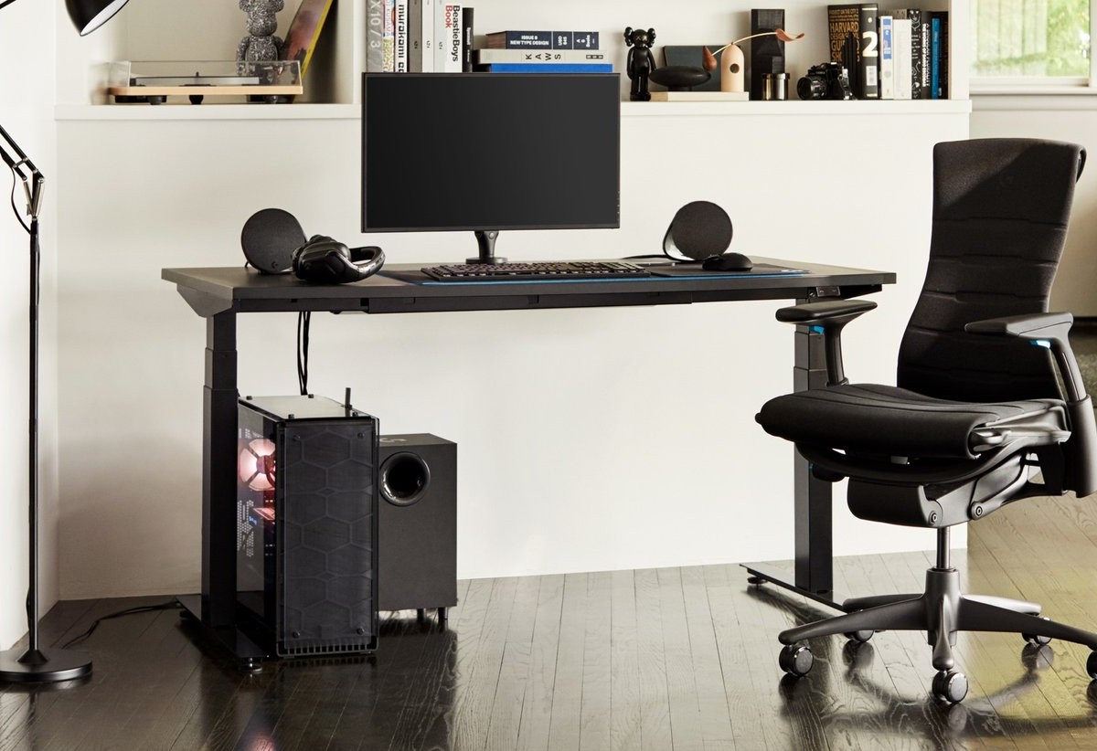 Logitech e Herman Miller, nuova postazione gaming con sedia, monitor e  scrivania 