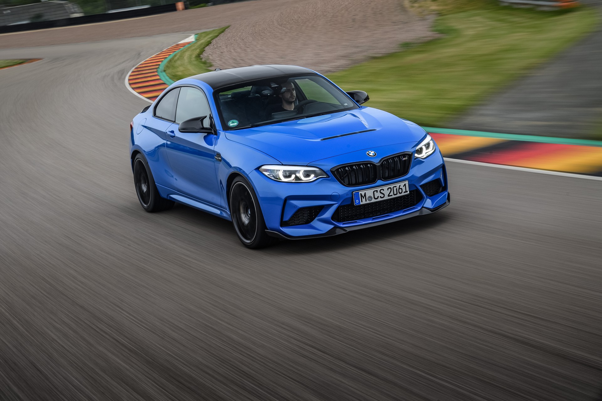 Der BMW M2, die neue Generation, zeigt sich weiterhin auf der Straße