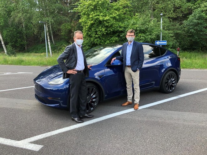 Hebert Diess Ceo Del Gruppo Volkswagen La Tesla Model Y E Un Auto Di Riferimento Gruppo Cundari