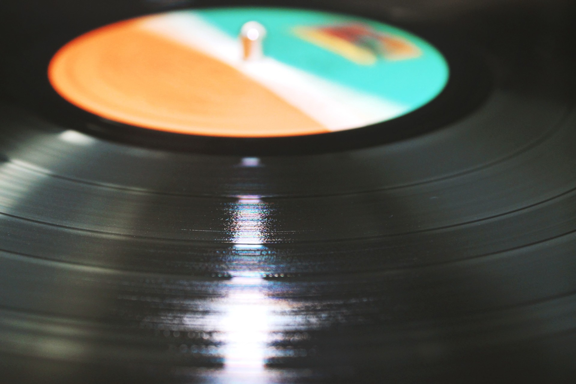 Mercato musicale italiano: streaming in aumento, boom del vinile