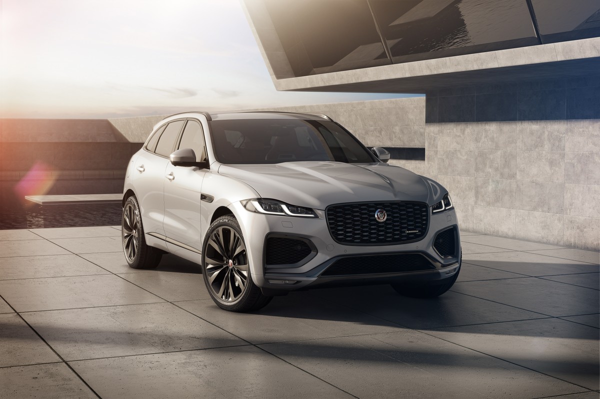 Jaguar F-PACE: con il restyling arrivano più tecnologia e un motore