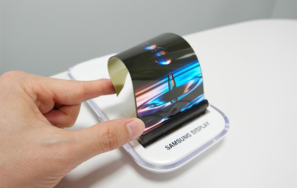 Samsung è riuscita a produrre OLED flessibili più sottili ed economici - image  on https://www.zxbyte.com