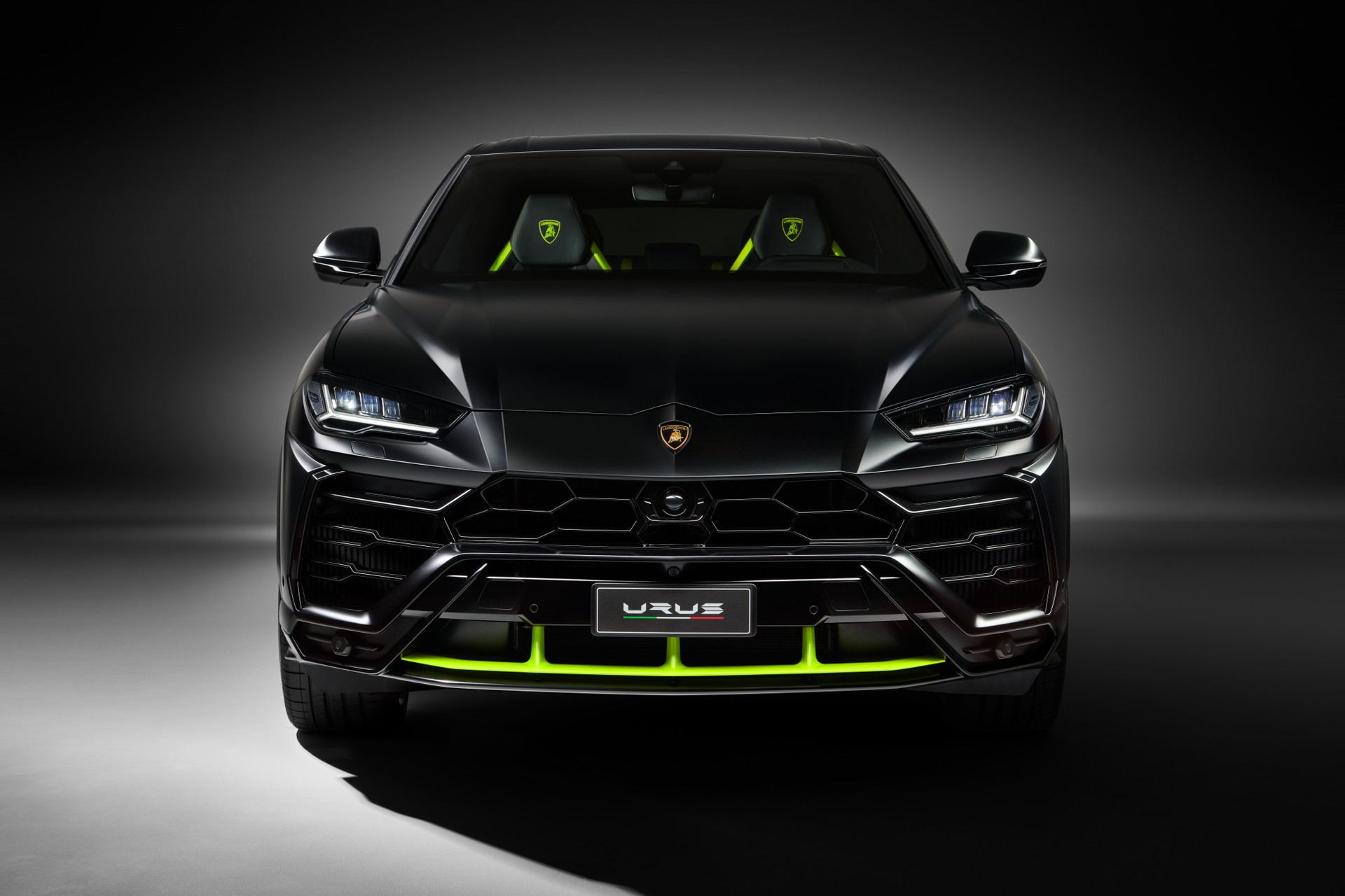 Lamborghini Urus: maggiore personalizzazione con la Graphite Capsule -  