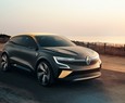 Renault Megane eVision, il prototipo del crossover elettrico si fa vedere su strada
