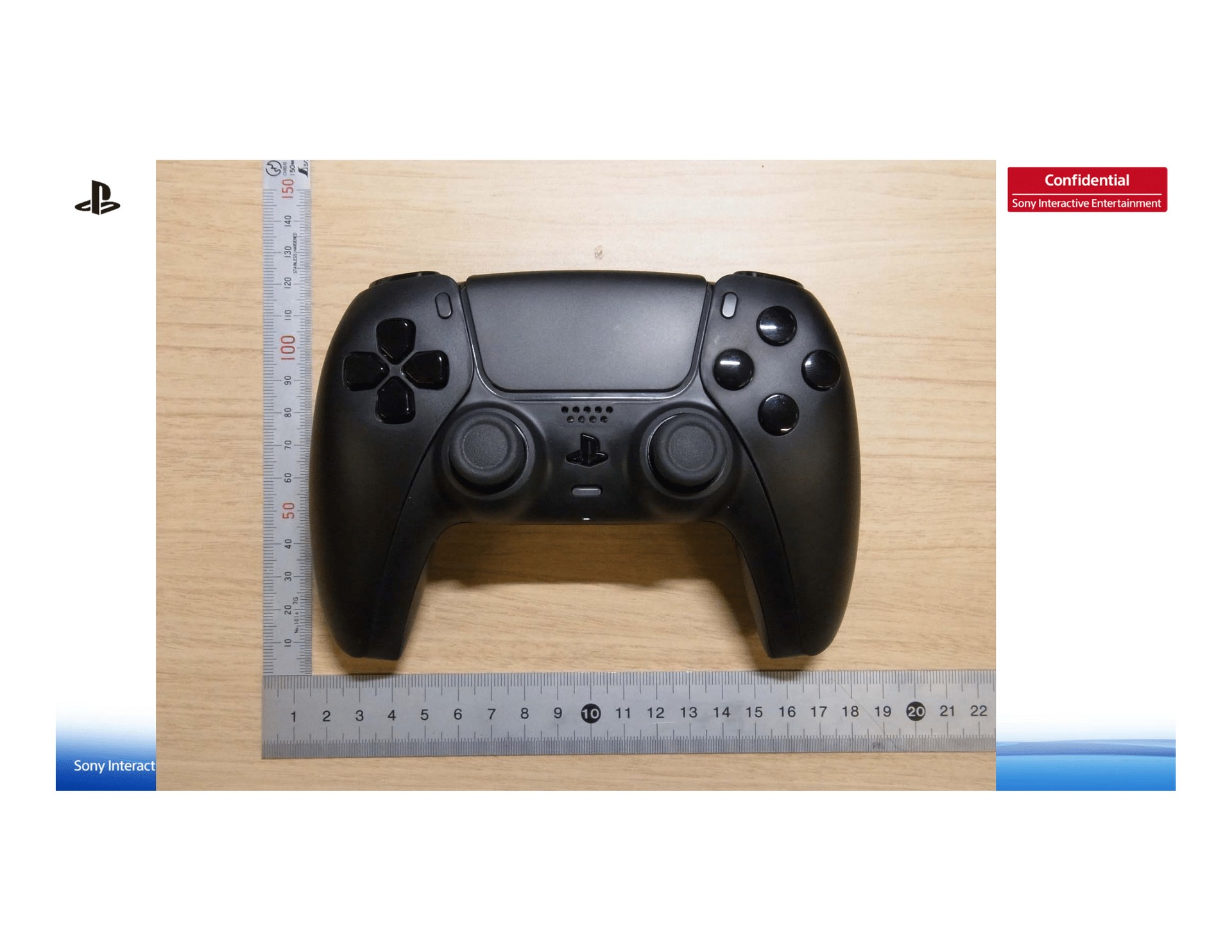 PlayStation 5, prime immagini reali del DualSense di colore nero dall'FCC 