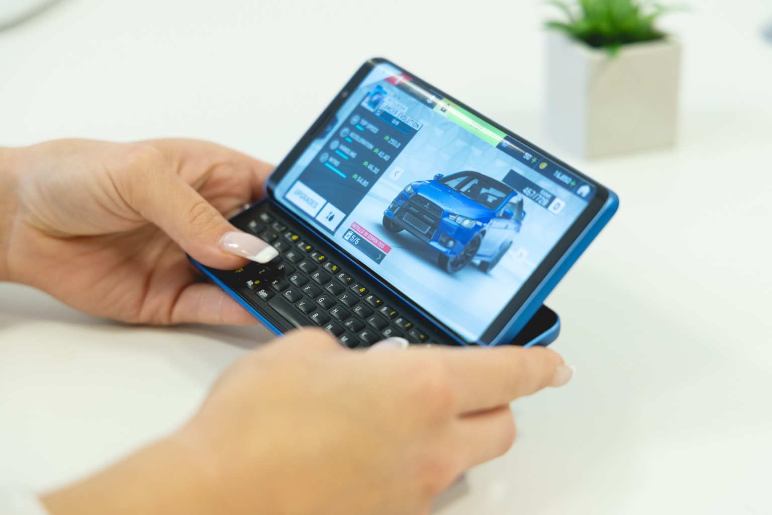 F(x)tec Pro1-X ufficiale: ha tre OS e tastiera slider QWERTY | Prezzi