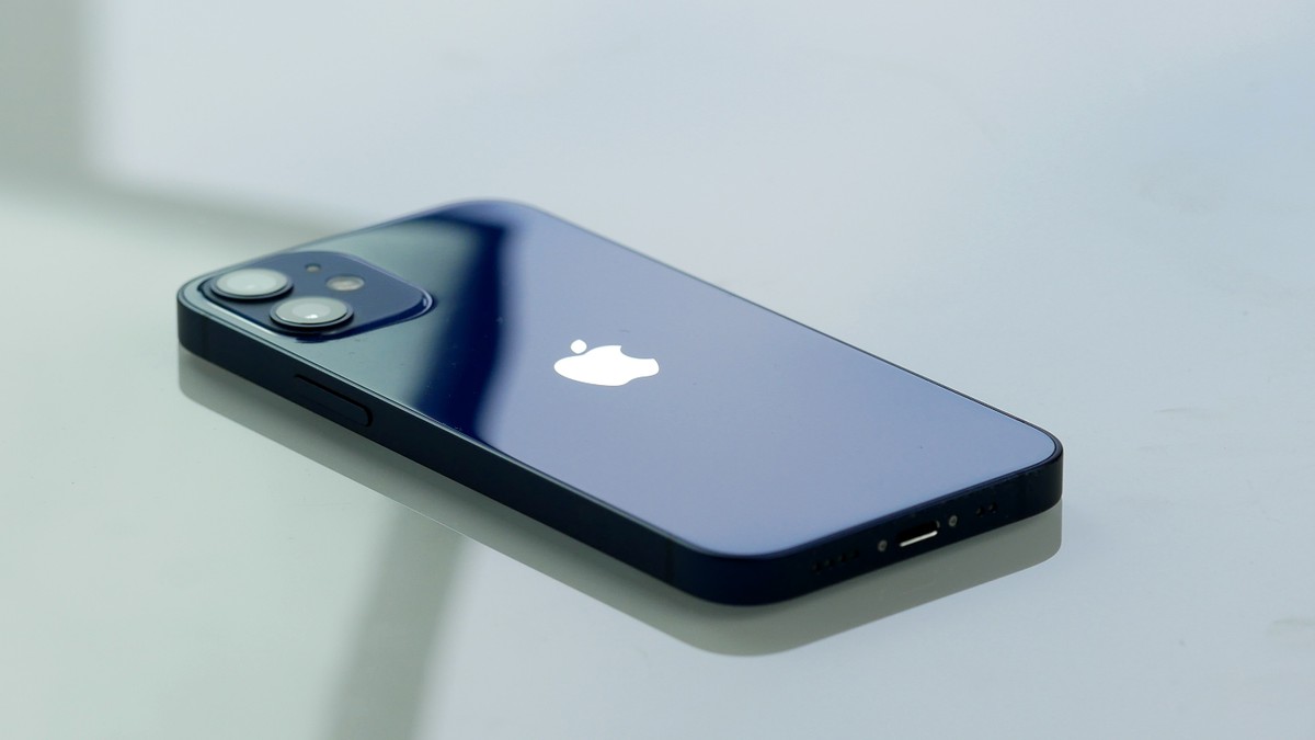iPhone 12, la batteria esterna si attacca con MagSafe: l'idea di