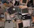 A Apple e a Amazon geram muito lixo eletrônico e cobram taxas no Reino Unido