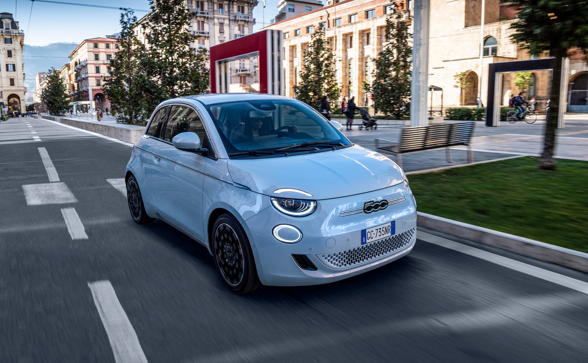 Mercato auto Italia 2020: la Fiat 500 è l'elettrica più venduta a dicembre  