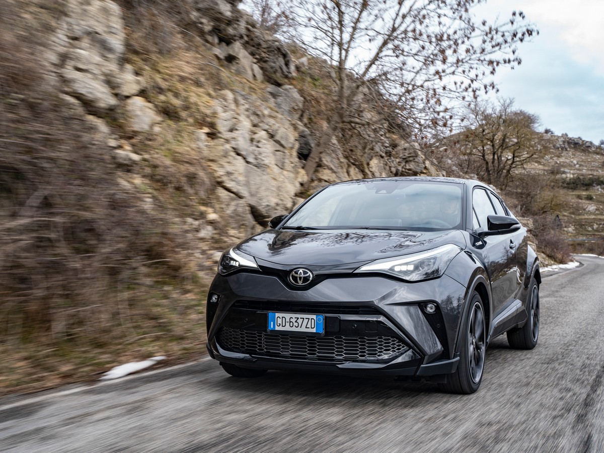 Toyota C-HR GR SPORT, il crossover ibrido si fa più grintoso 