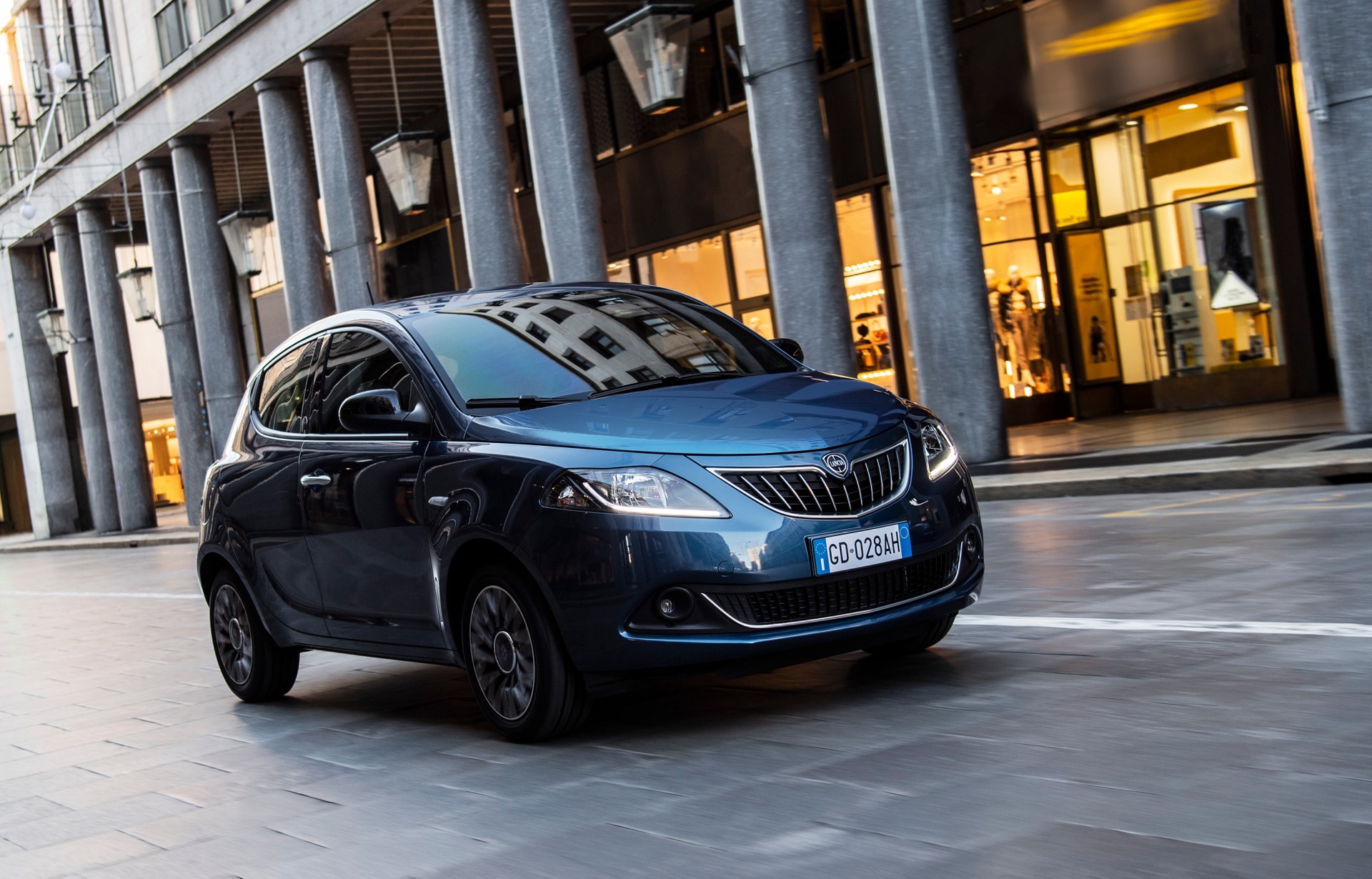 Lancia Ypsilon, migliora la dotazione tecnologica con il Model Year 2023  