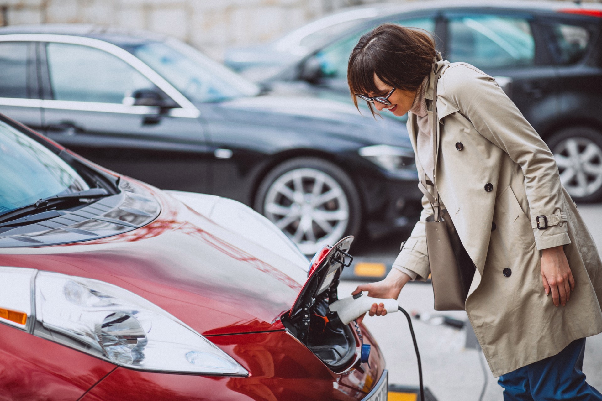 Ricarica auto elettriche: il cavo di serie è troppo corto?