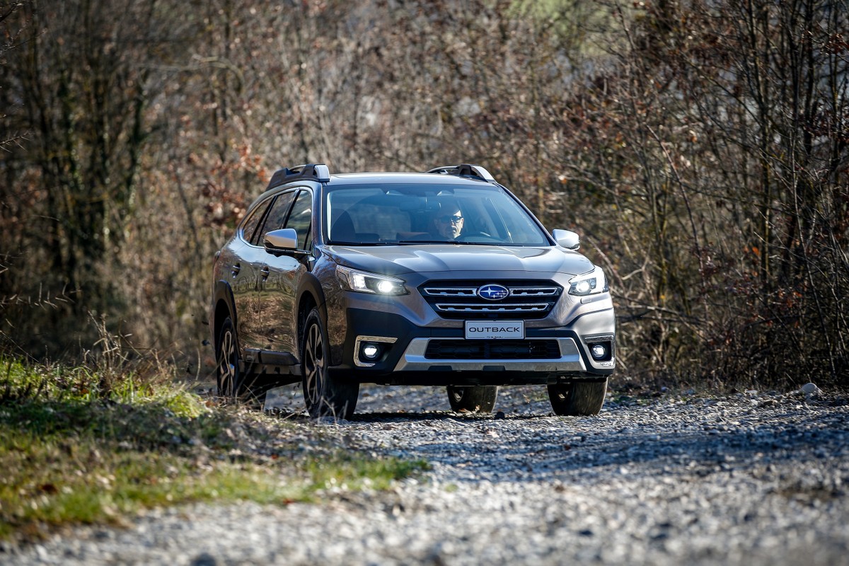 Subaru Outback due teaser annunciano l'arrivo di una nuova versione