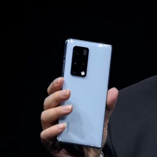 Huawei Mate X2 ufficiale: rottura con il passato, la piega è interna