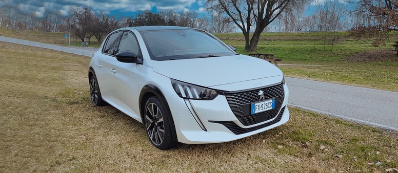 Peugeot 208: prezzo, test drive, dimensioni, incentivi 