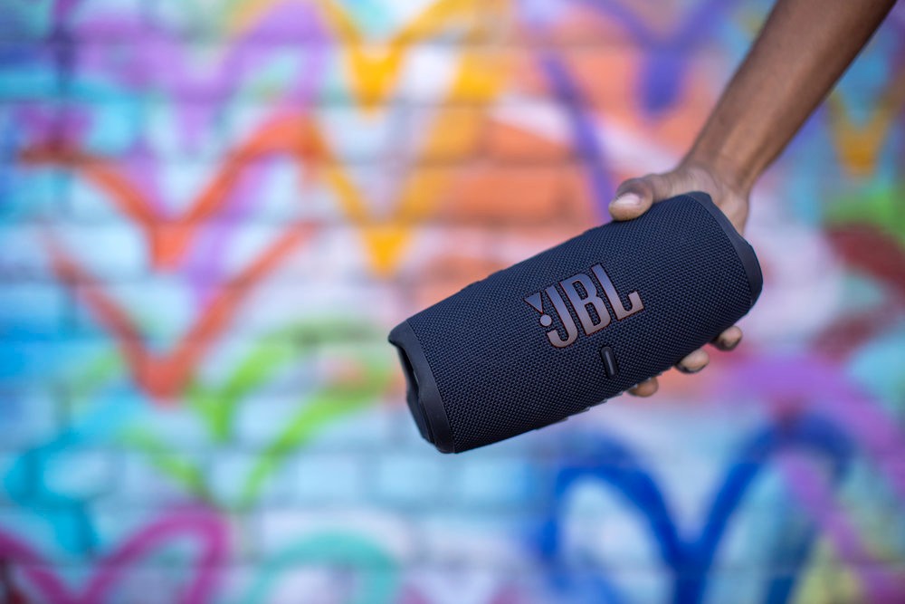 JBL Charge 5 Speaker Bluetooth Portatile, Cassa Altoparlante Wireless  Resistente ad Acqua e Polvere IPX67, Powerbank integrato, USB, PartyBoost,  Bass