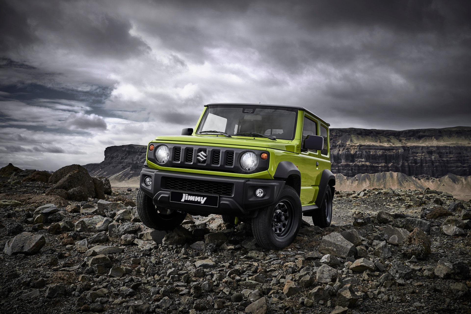 Suzuki Jimny, il mitico fuoristrada oggi è un autocarro. La 5 porte non arriverà in Europa