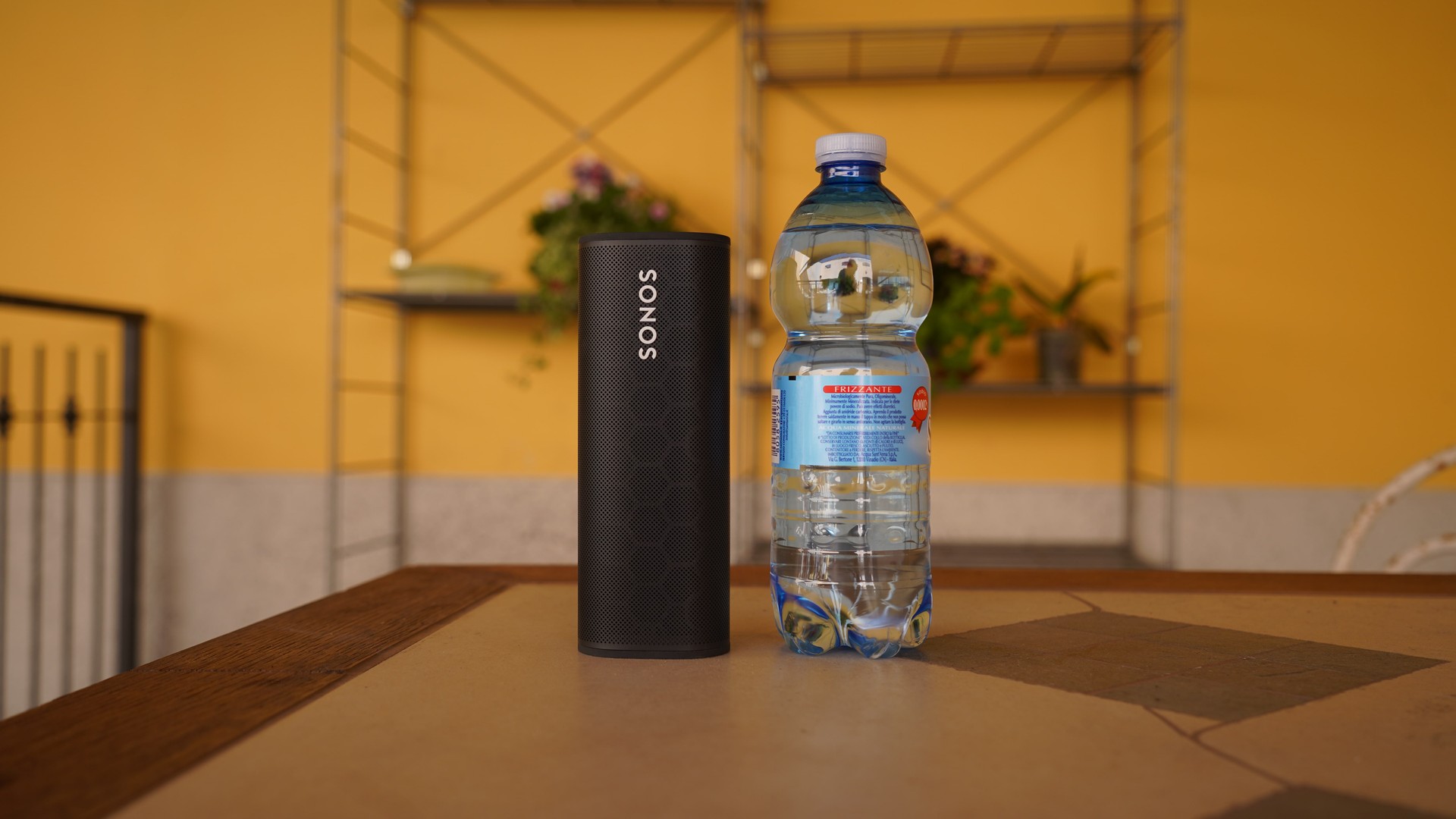 Recensione Sonos Roam, lo speaker più piccolo di una bottiglia da mezzo ...