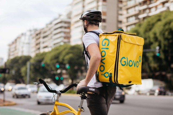 Food delivery nel mirino dell'AGCM: avviata indagine su Glovo e Deliveroo