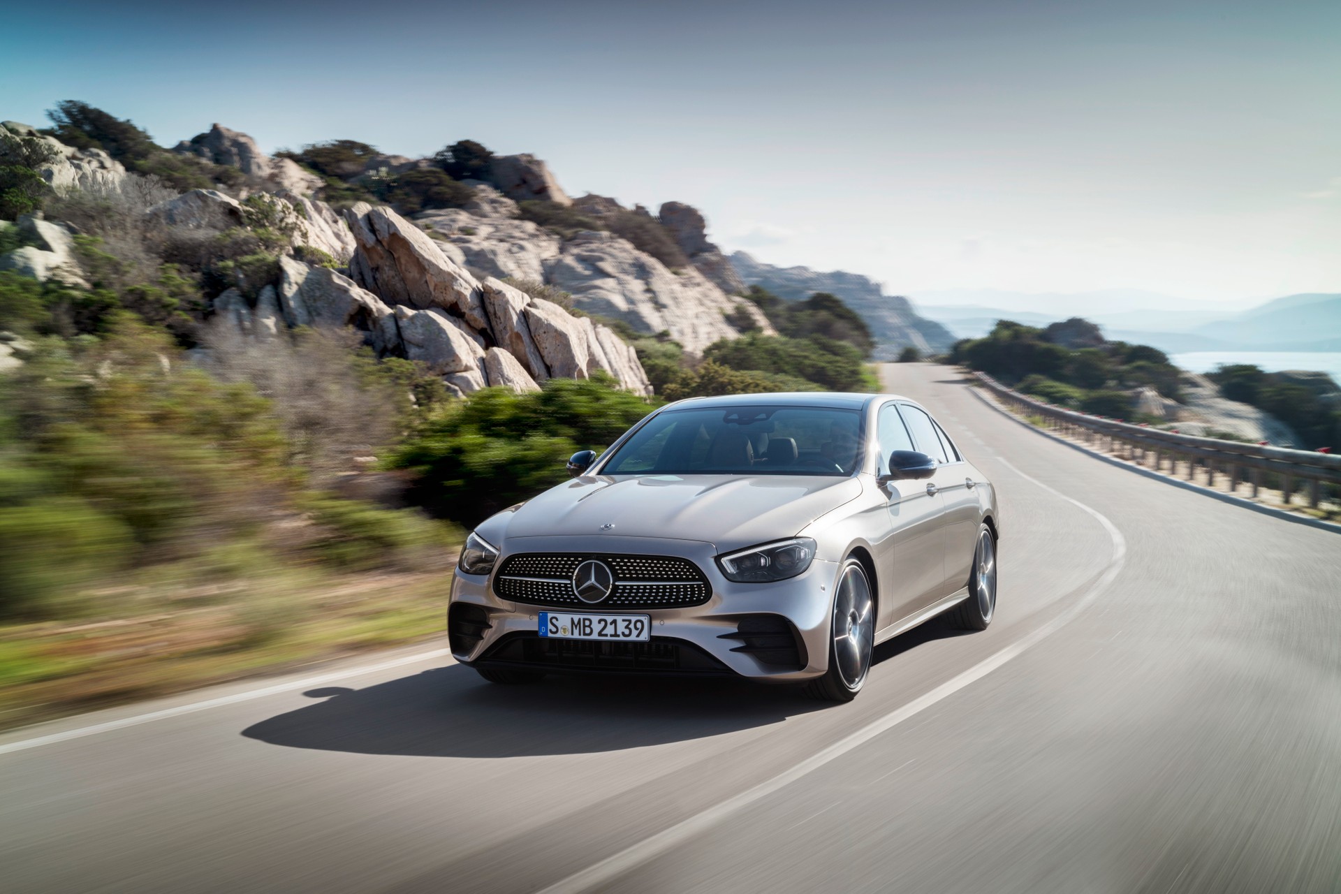 Mercedes Classe E: la sorpresa dell'ibrido plug-in diesel. Prova a batteria  scarica 