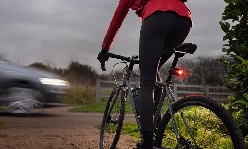 Vodafone Curve Bike light & GPS tracker, dispositivo per la sicurezza dei  ciclisti 