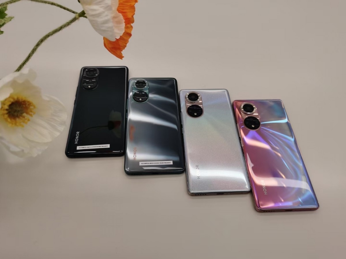 Honor 50 (Pro Plus?) questa volta si mostra dal vivo: foto e breve video
