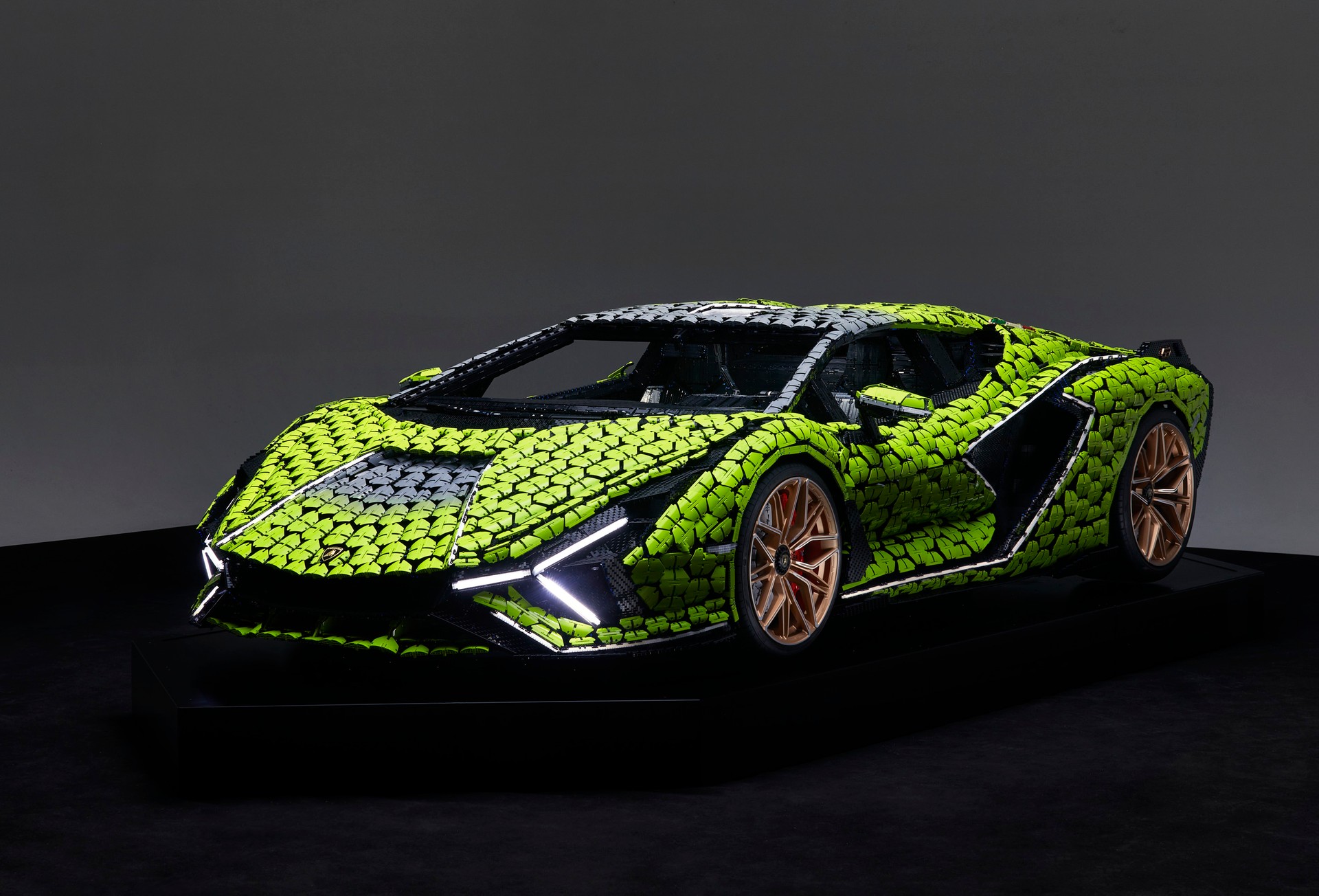 LEGO Lamborghini Sián FKP 37 da Record:  pezzi per averla in scala  1:1 