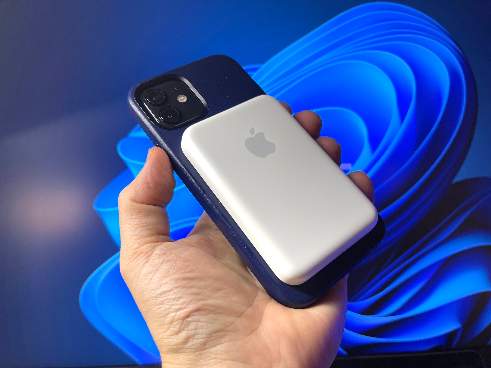 iPhone 12, la batteria esterna si attacca con MagSafe: l'idea di