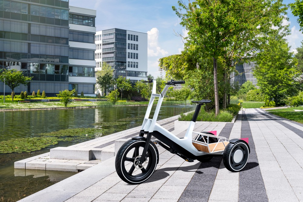 BMW svela i concept di un'eBike e di un monopattino elettrico per la città  