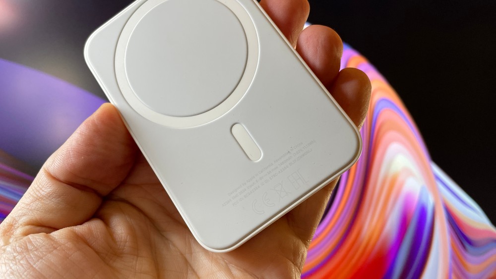 Recensione Apple MagSafe Battery Pack: buona l'idea, ma è troppo acerbo 