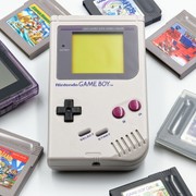 Ecco la retro-console portatile che legge le cartucce originali di Game Boy e GB