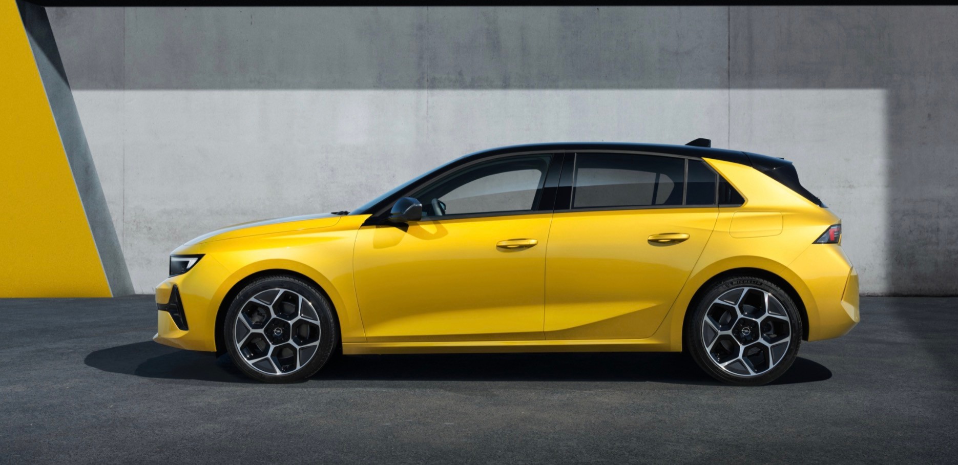 Nuova Opel Astra sia diesel, sia elettrica (dal 2023). Svelato il