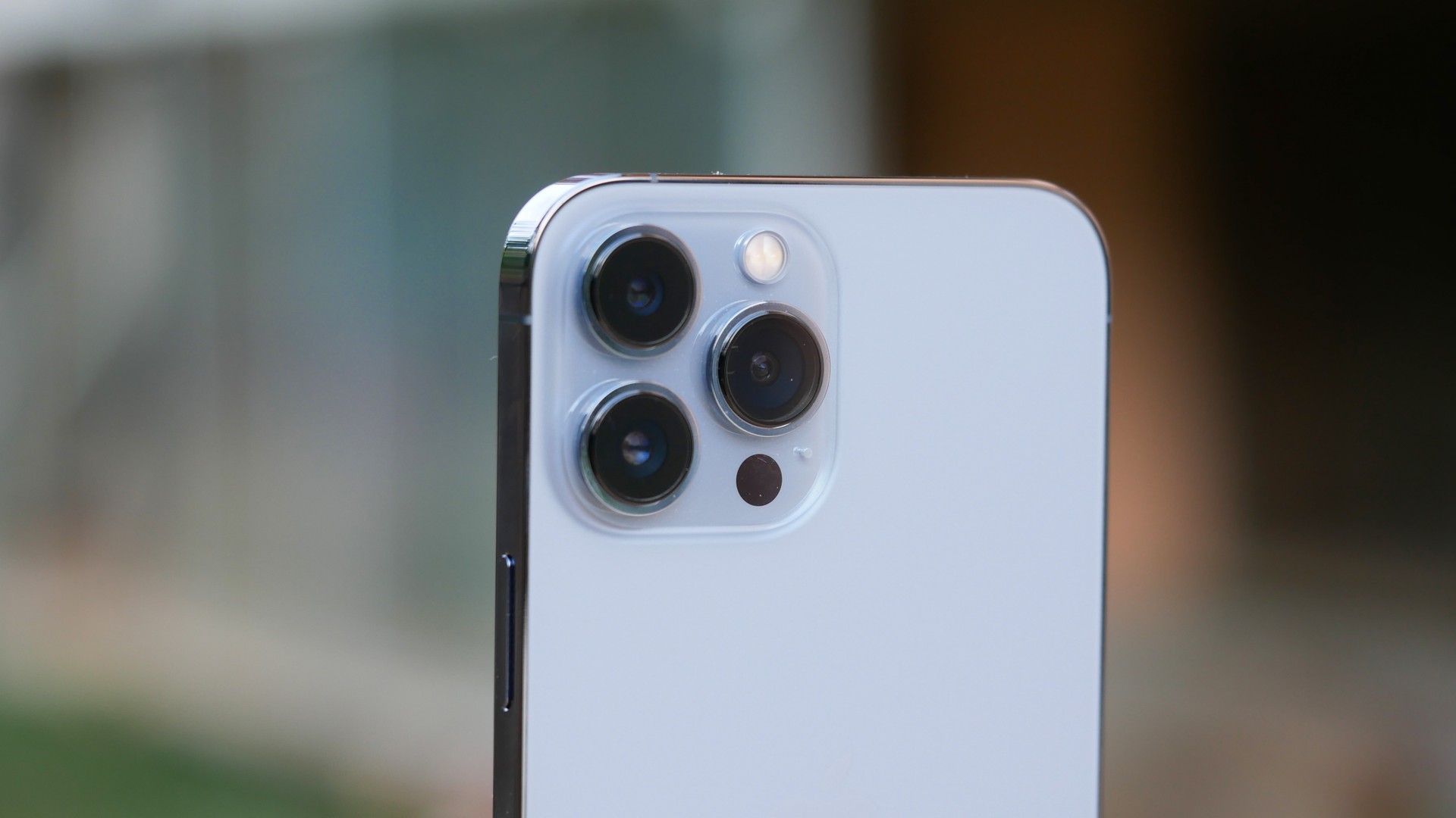 iOS 15.2, con la beta 2 arriva anche un tasto nell'app fotocamera per la  Macro 