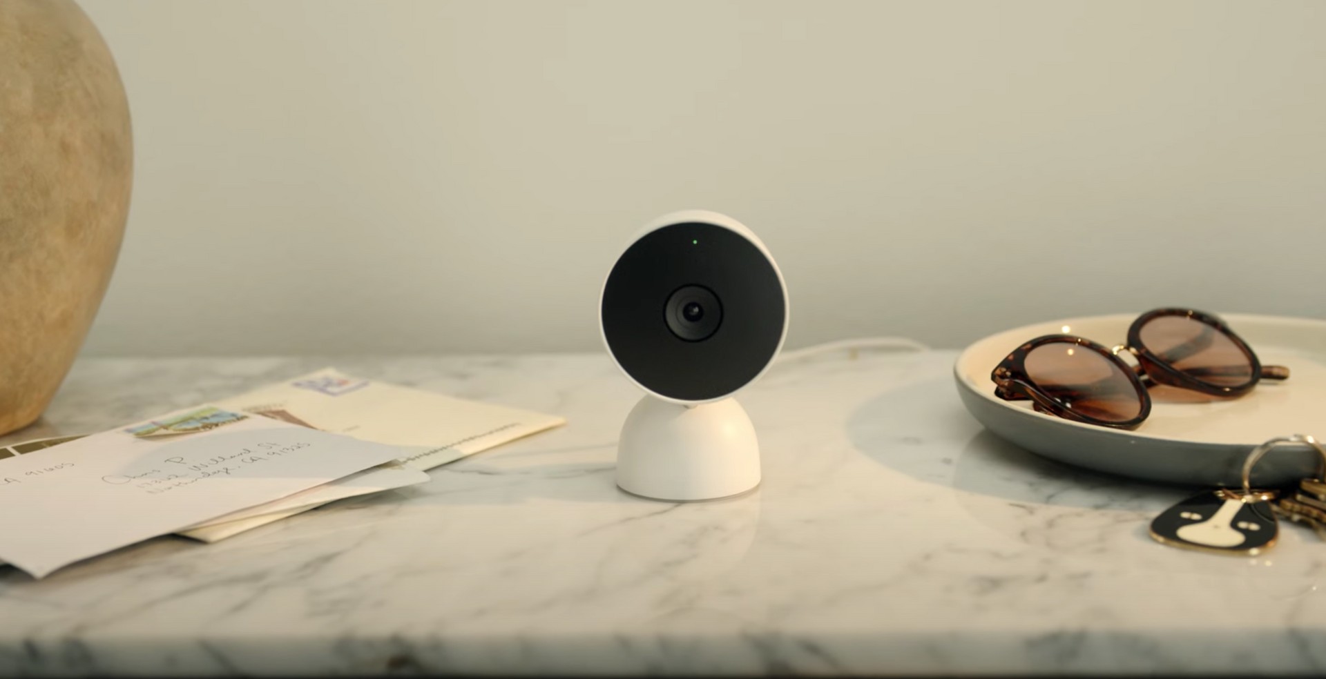 Nest Cam per interni ufficiale: Google mette il filo e taglia il prezzo 